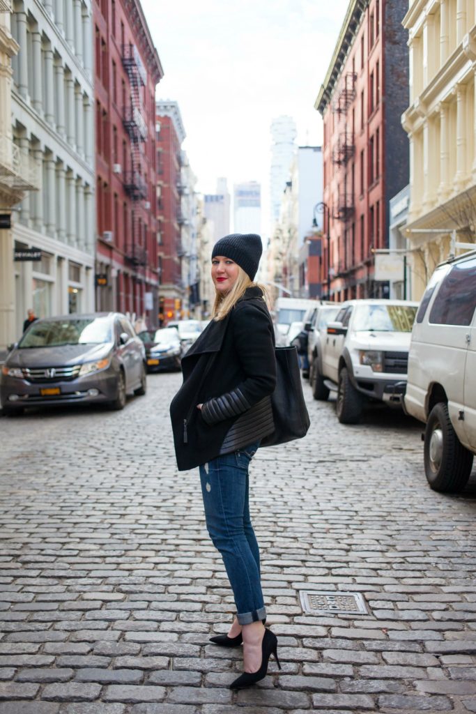 Boyfriend Jeans + Pumps