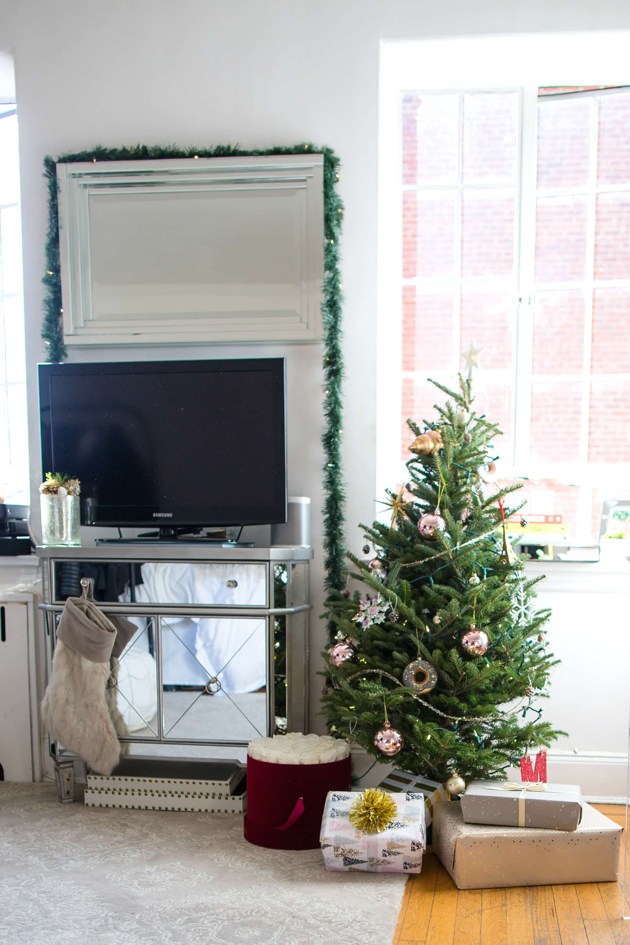 Holiday Decorating for Small Spaces I wit & whimsy