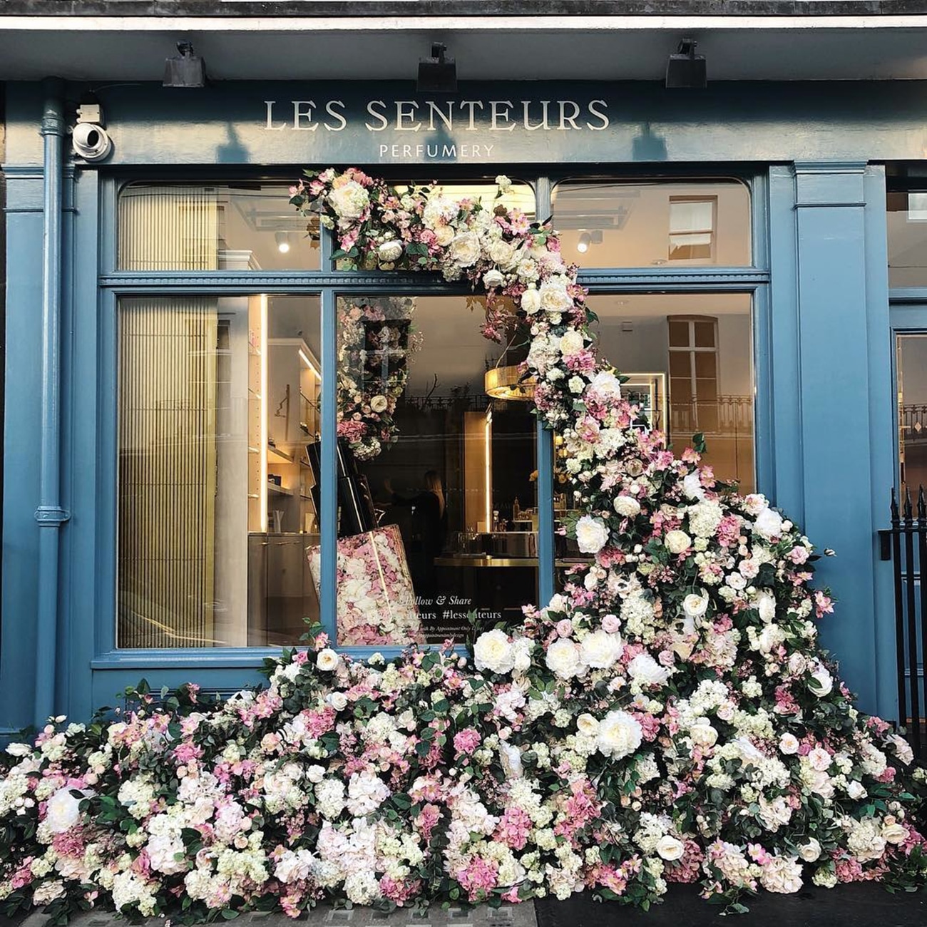 The Most Instagram-Worthy Spots in London I ELIZABETH STREET IN BELGRAVIA - wit & whimsy