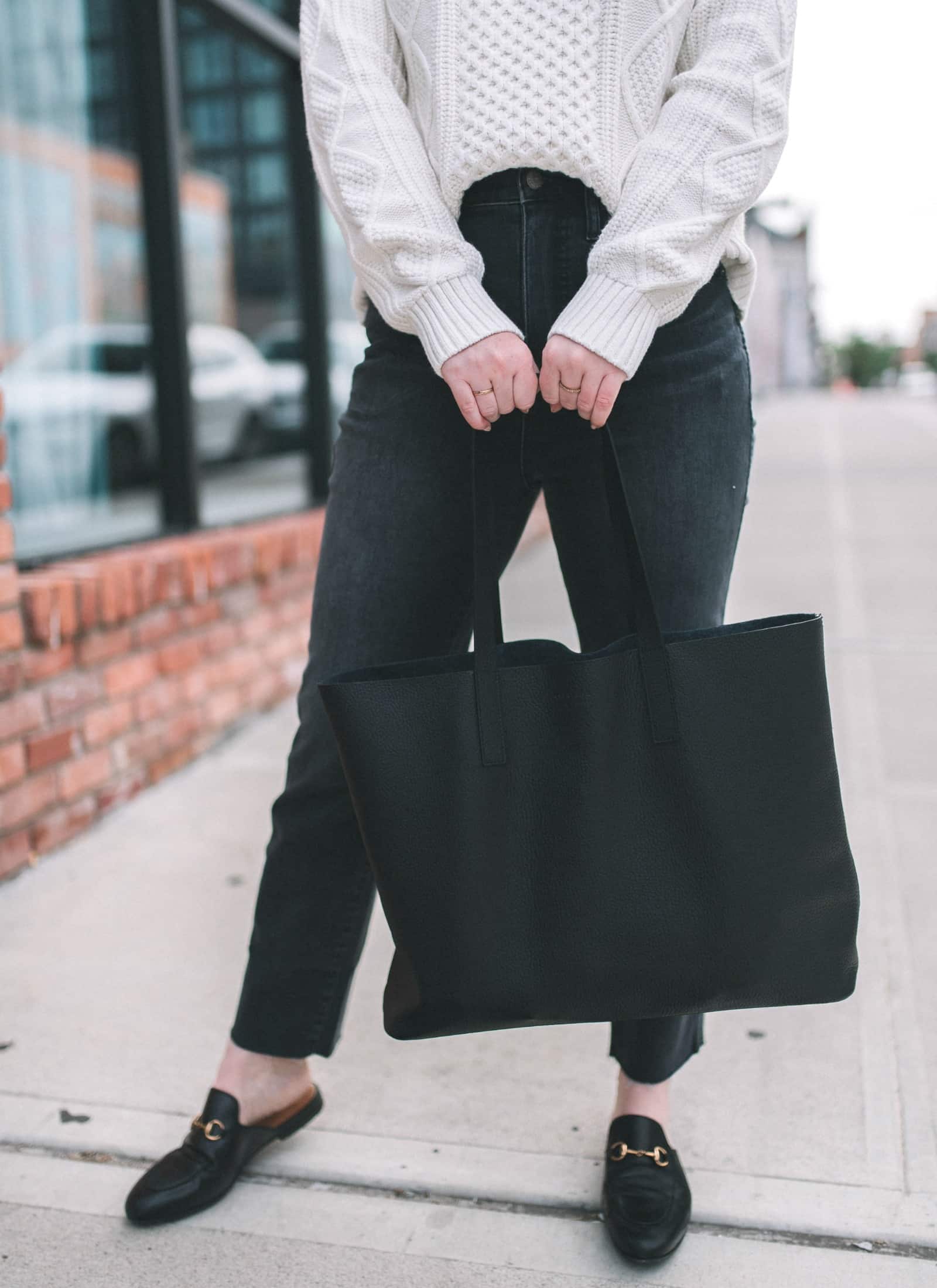 Capsule Wardrobe Basics structured tote | Capsule Wardrobe Outfits