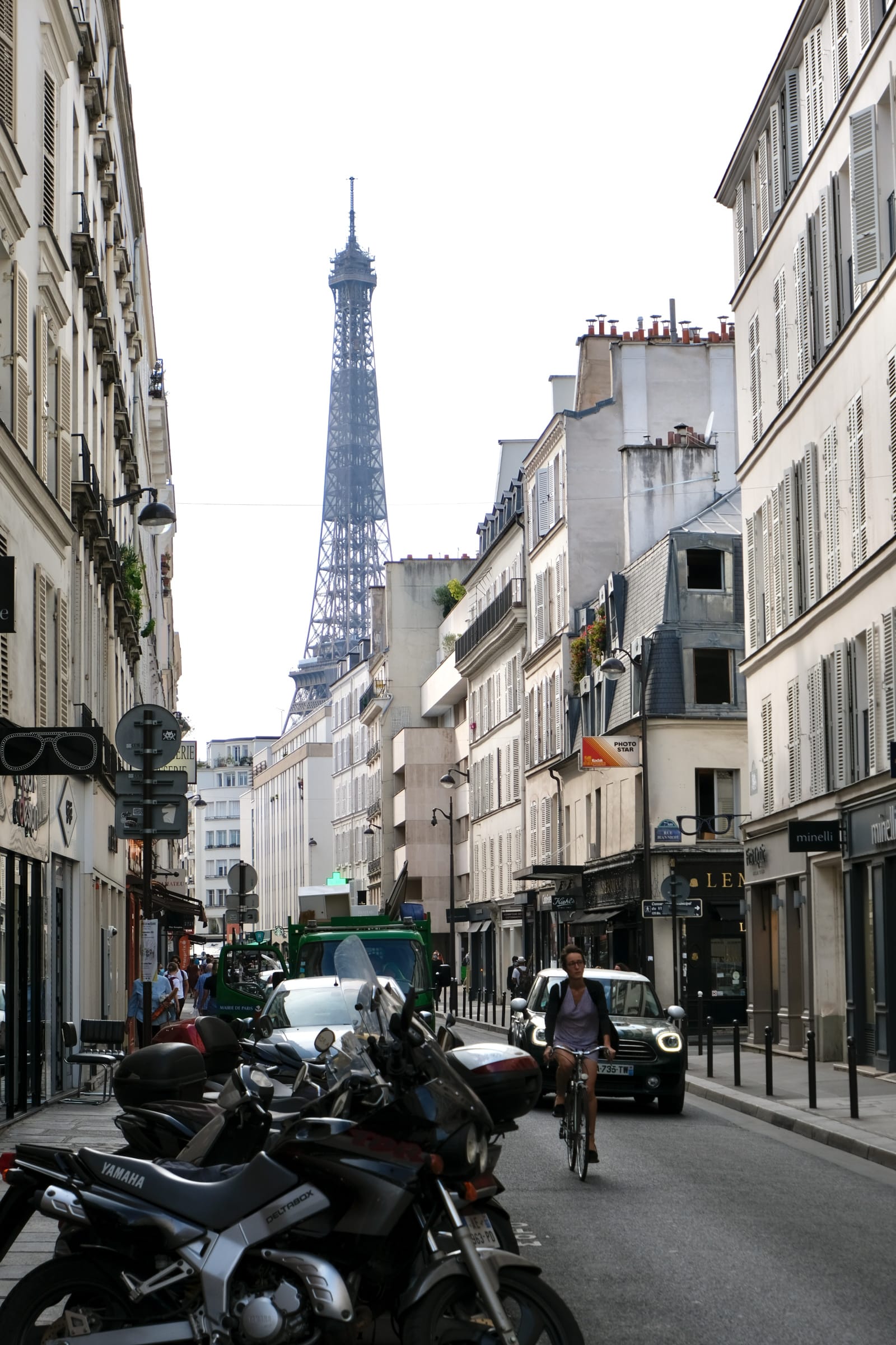 The Best Places to See the Eiffel Tower