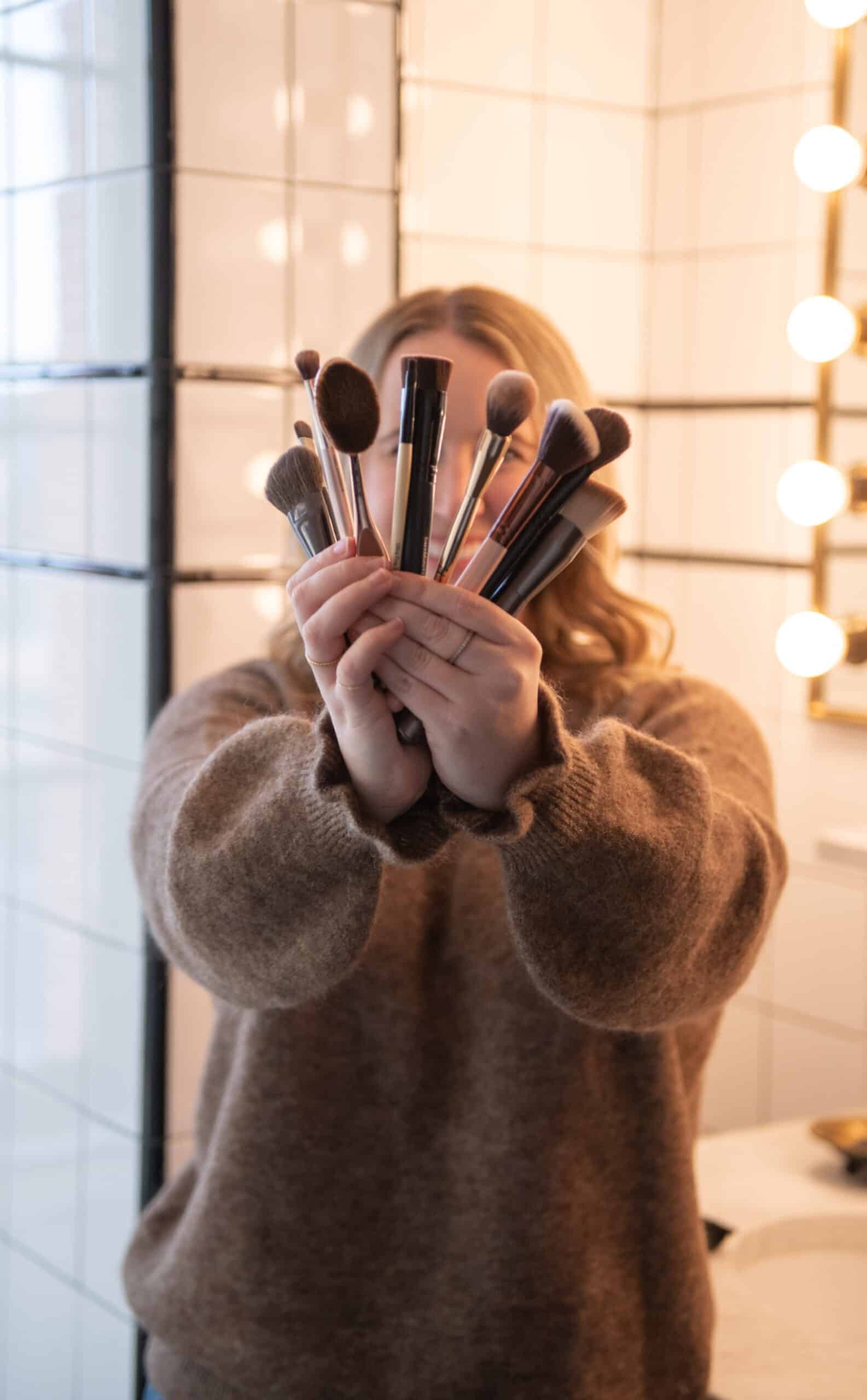 Makeup Brushes Essential Makeup Brushes to have