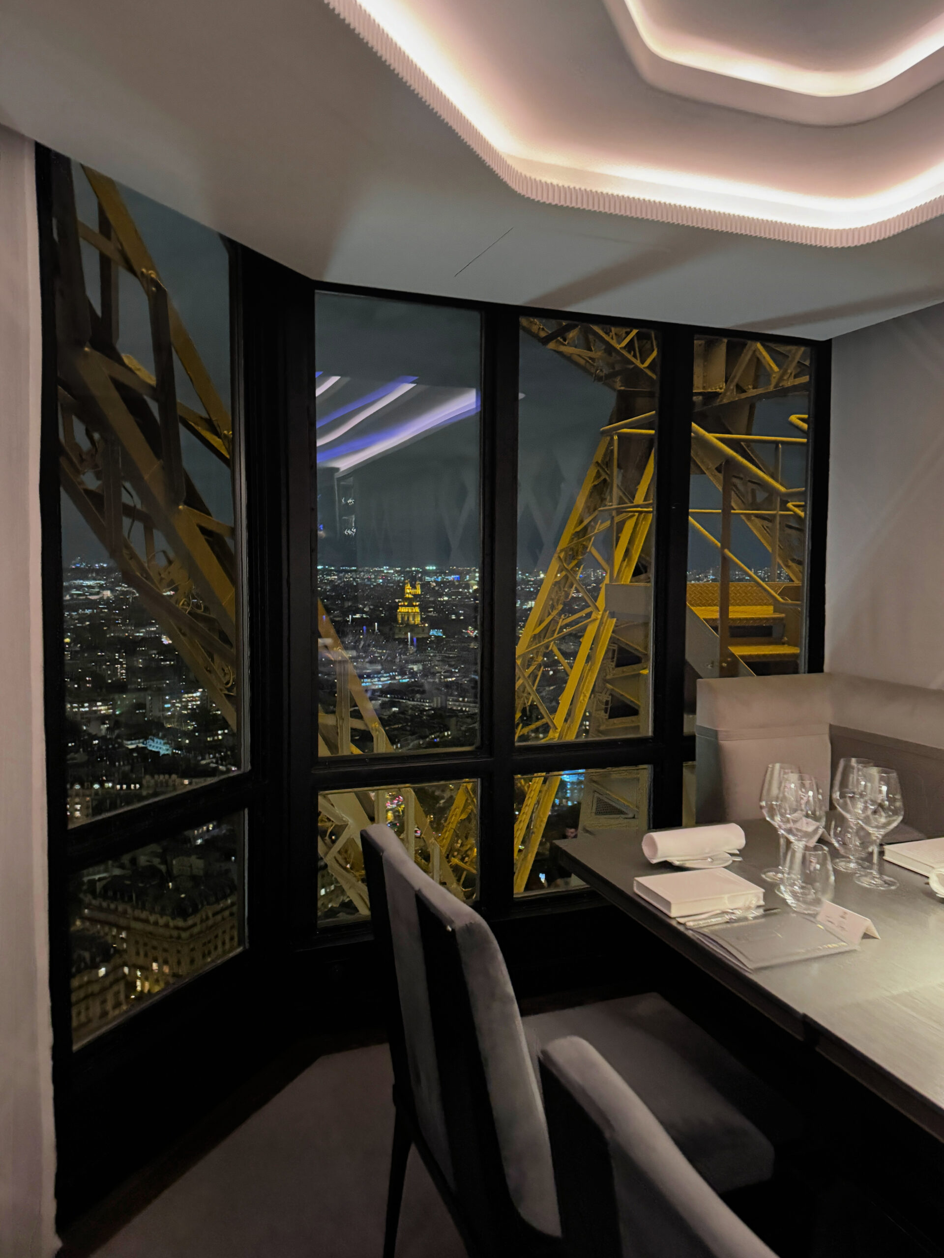 Le Jules Verne Restaurant Review