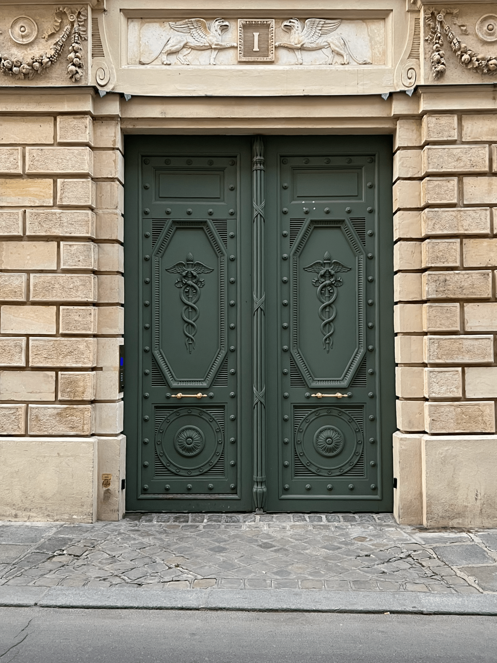 How to Do Paris Like a Local