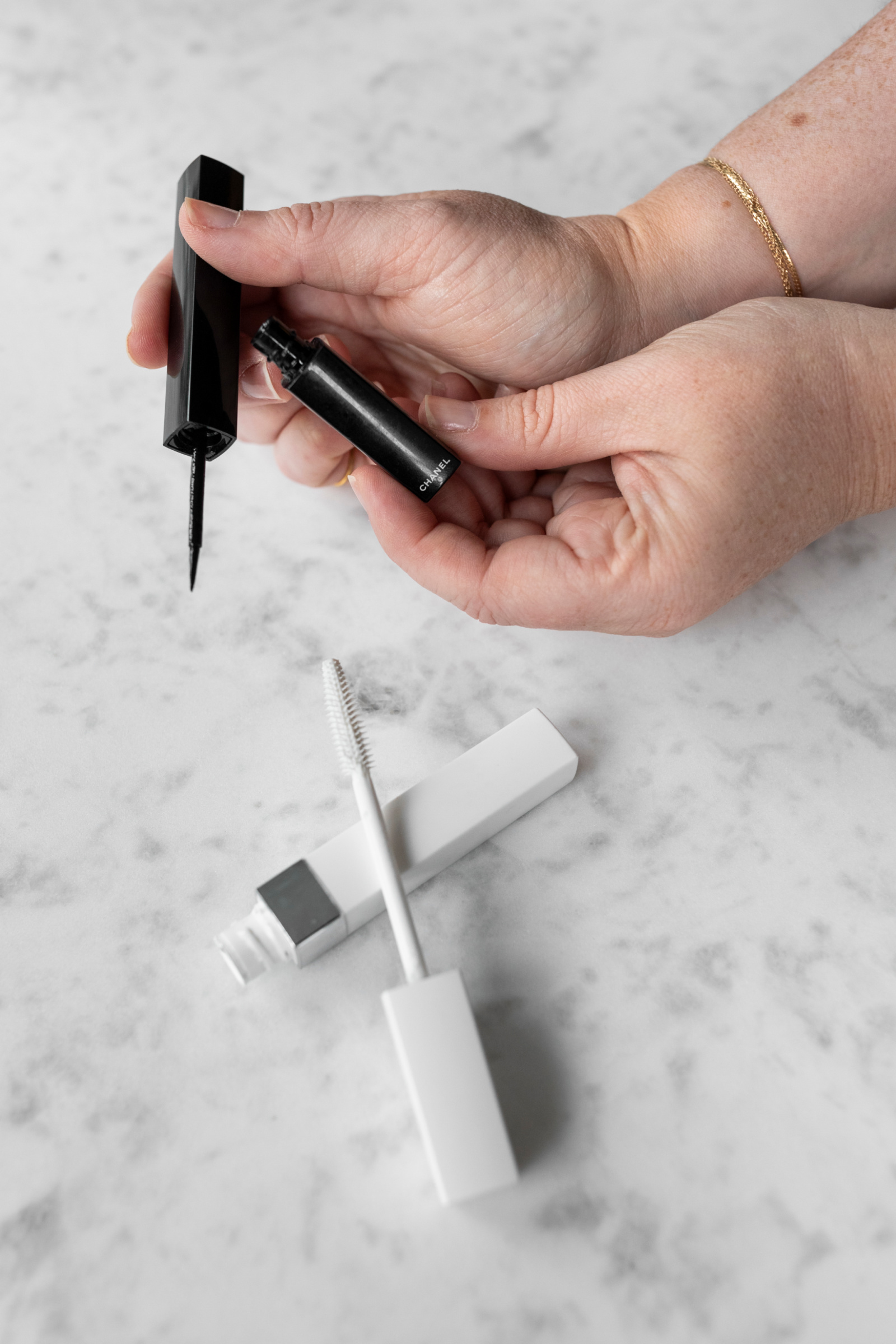 Chanel Makeup Review | Chanel Le Liner de Chanel Liquid Eyeliners in black and white