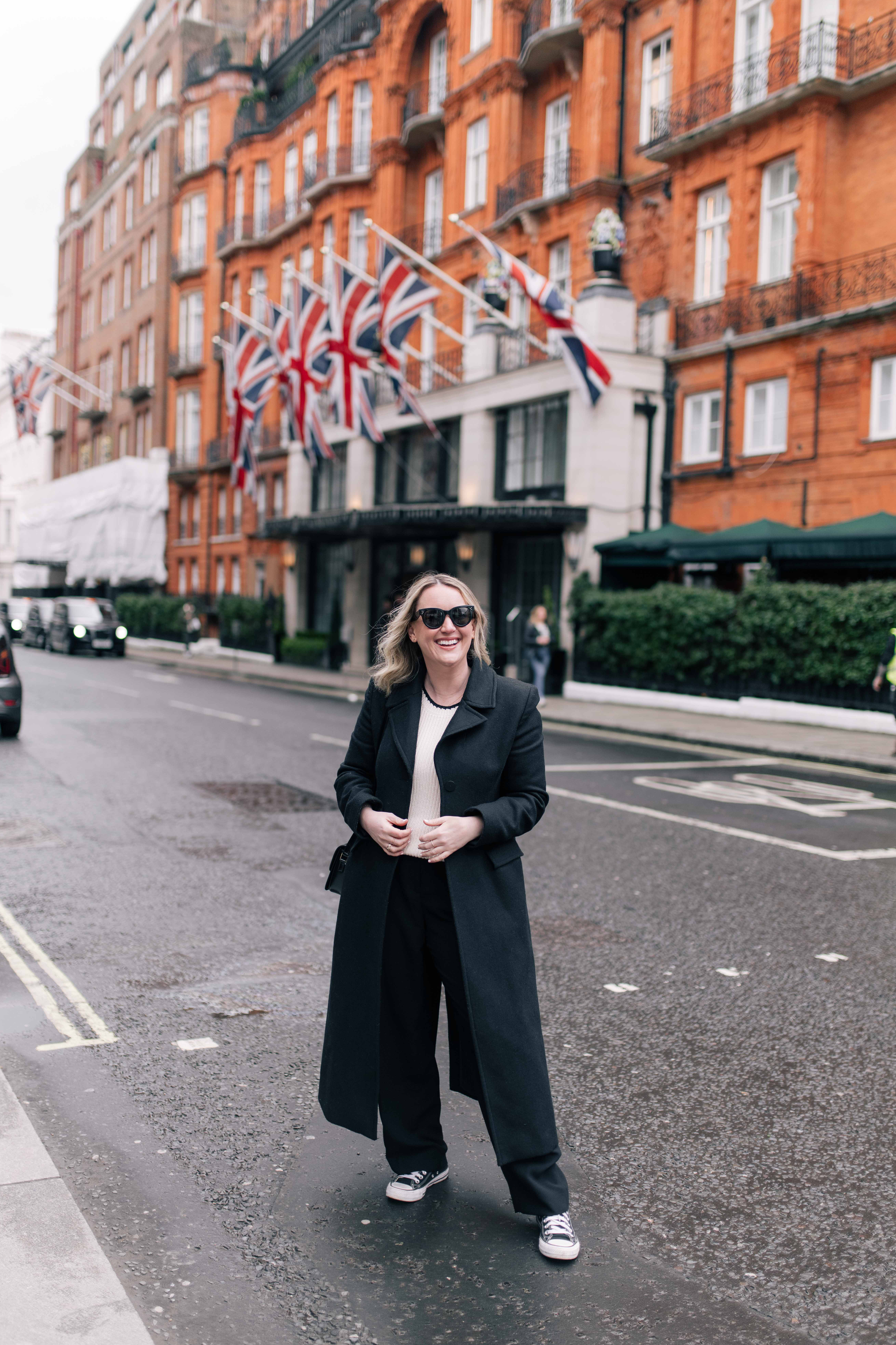 What to Wear in London Black trousers and sneakers, rainy day London Winter outfit
